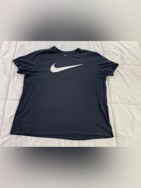 Pre loved NIKE tee mens size XL